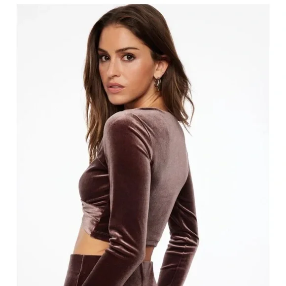 Dynamite Matching Velvet Set - Picture 2 of 5